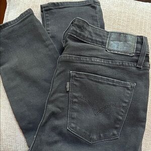 Women’s Black Levi’s Jeans